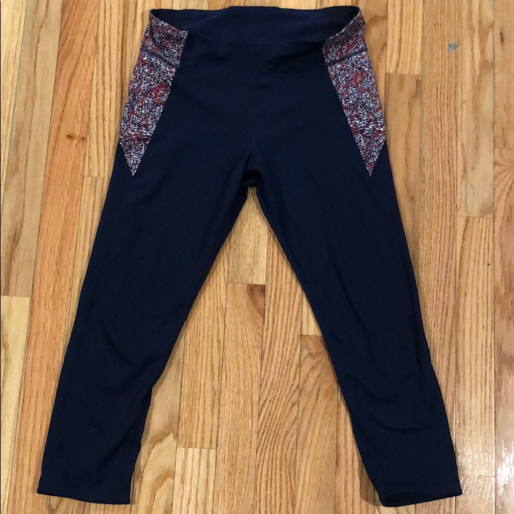 Navy Under Armour Capri length leggings! Sz Medium